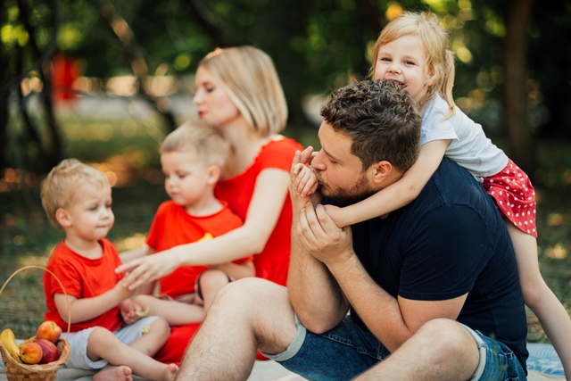 Balancing Family and Partner Time: How to Keep Everyone Happy